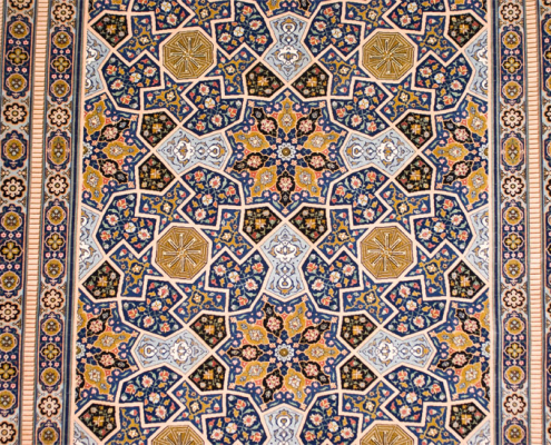 فرش نقش کاشی اثر استاد رسام عربزاده در موزه فرش رسام